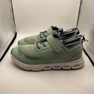 On Cloud Running Play kids sage green sneakers size 3